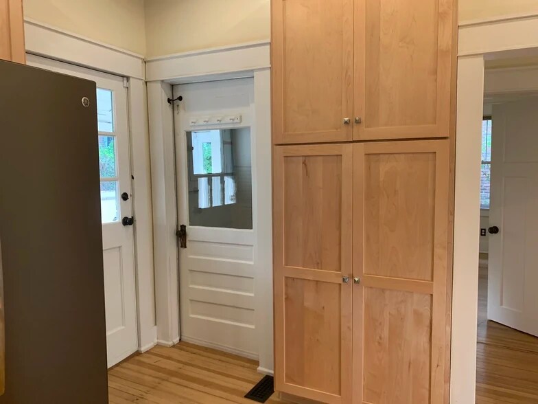 Building Photo - 430 S Henderson St