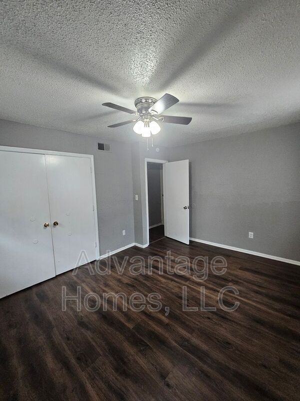 Building Photo - 711 N 70th St