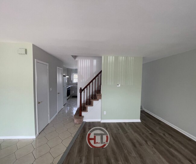 Building Photo - 3673 E Tremont Ave