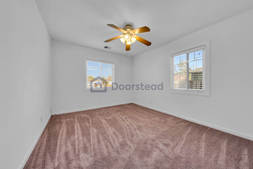 Building Photo - 2448 Pioneer Ave