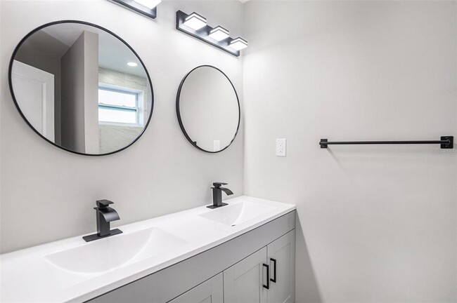 Building Photo - 3412 Springfield Dr