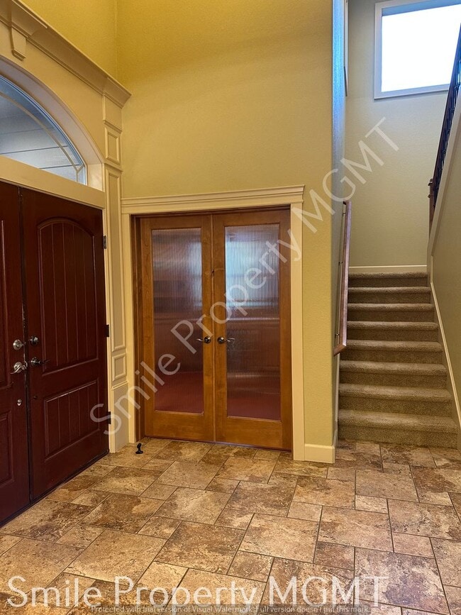 Building Photo - single house