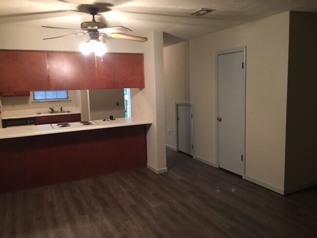 Building Photo - 3 bed 3 bath townhomes available Mid-July