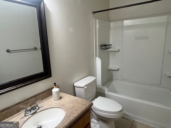 Building Photo - 205 Royal Pines Way