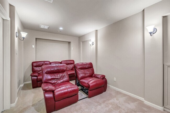 Building Photo - 2610 Orleans Way