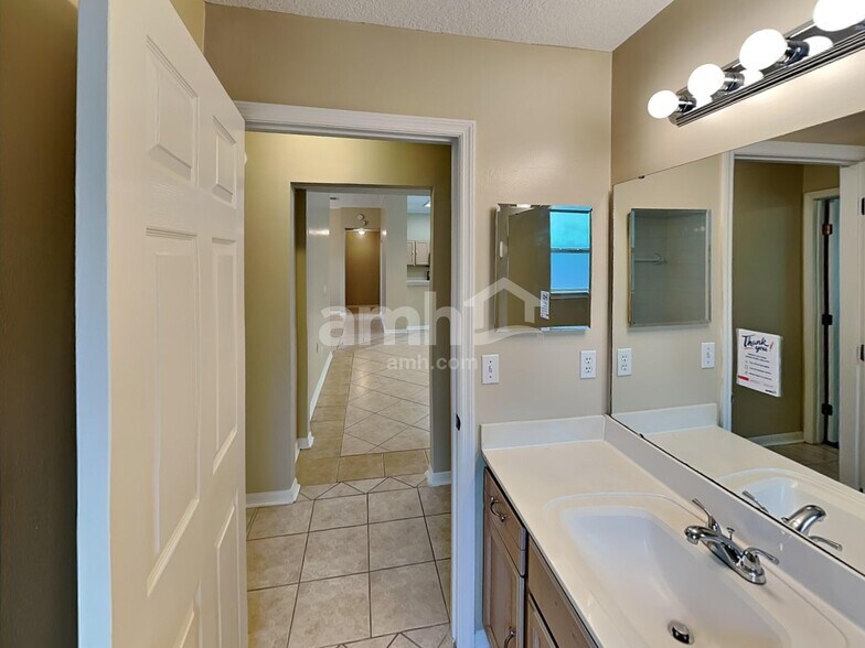 Building Photo - 4770 Mountain Breeze Ct S