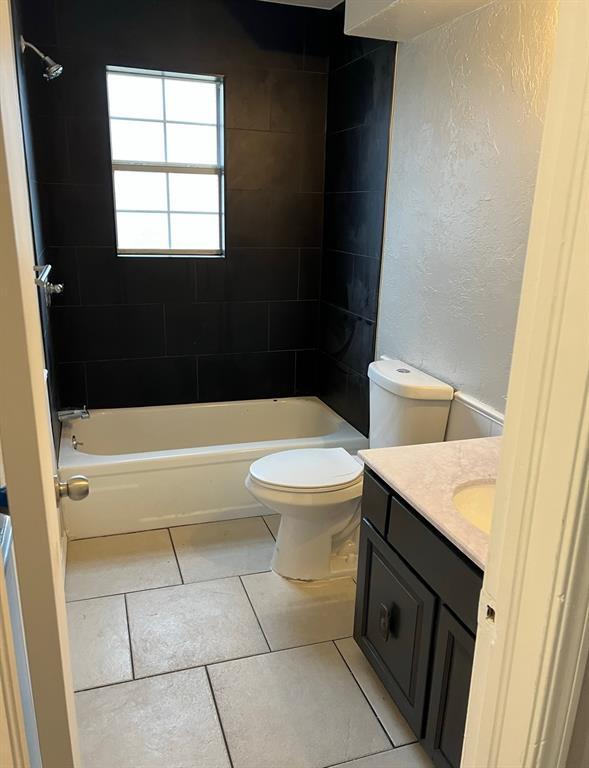 Building Photo - 6804 Lancer Ln