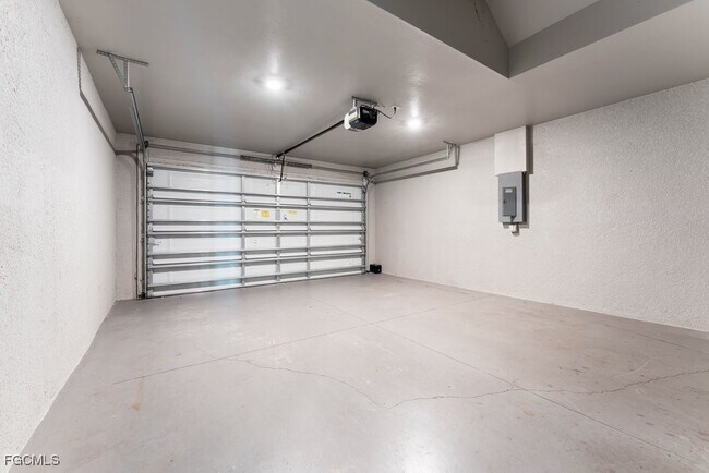 Building Photo - 3419 SW 8th Pl