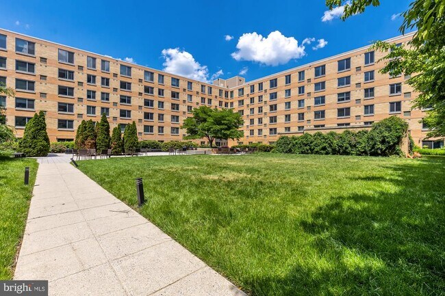 Building Photo - 440 L St NW