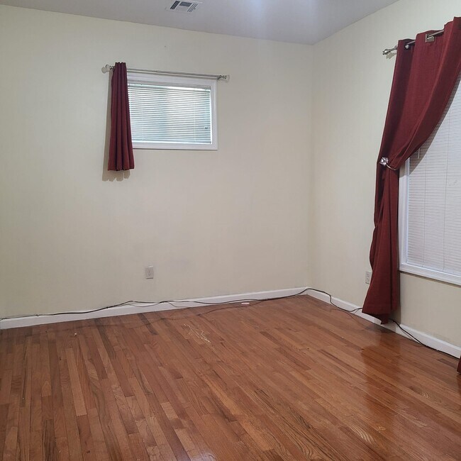 Building Photo - 561 AVENUE E