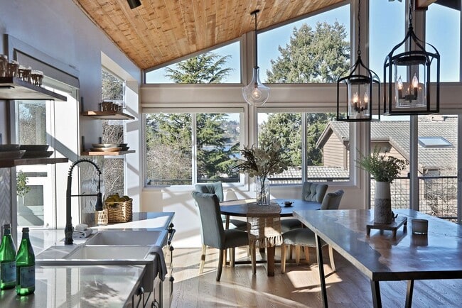 Building Photo - One Of A Kind Freeland Home with Two Seper...