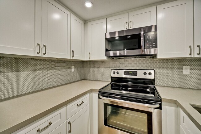 Building Photo - Recently upgraded Condo in a highly desirable location in Sunnyvale.
