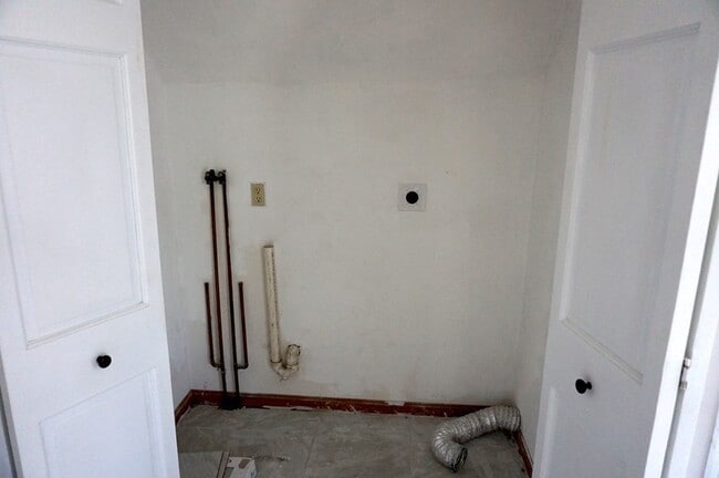 Building Photo - 90 Groton St