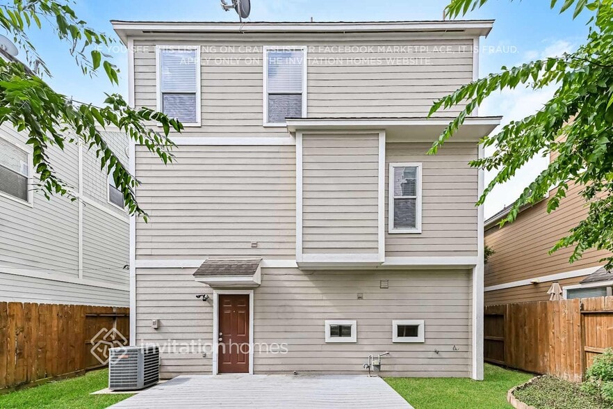 Building Photo - 1403 W 26th St