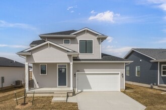 Building Photo - Stunning 3 Bedroom Home Nestled in Norwalk