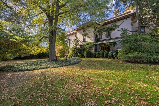 Building Photo - 1397 East Ave