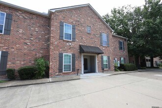 Building Photo - 7640 Lasalle Ave