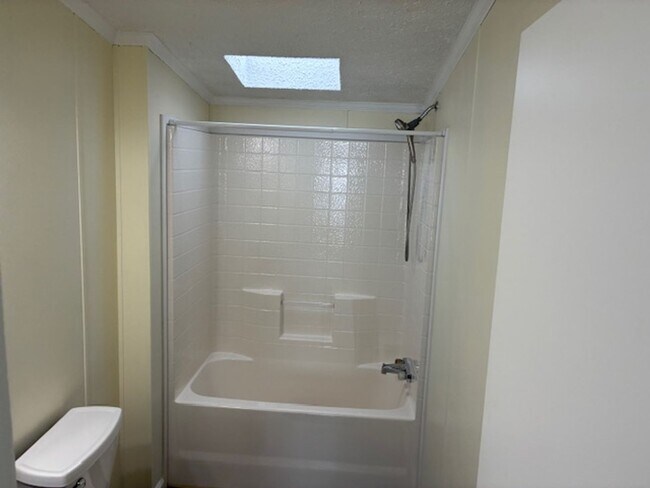 Building Photo - 3 Bedroom, 2 Bathroom Manufactured Home