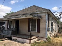 Building Photo - 803 S Neches St