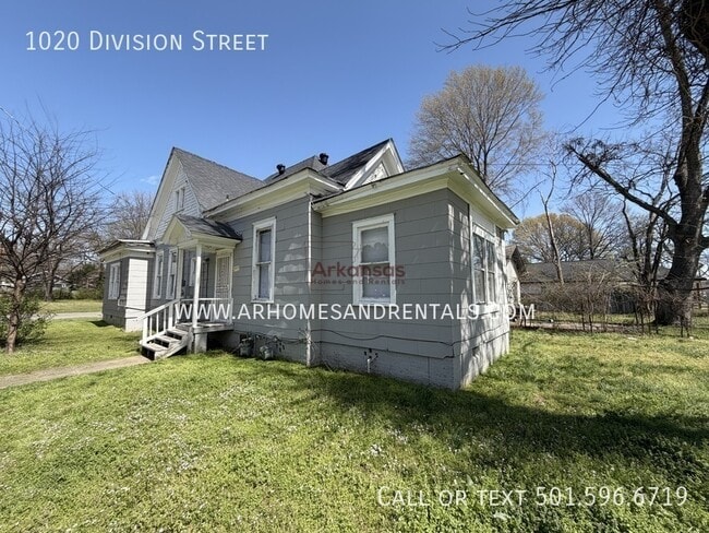 Building Photo - 1020 Division St