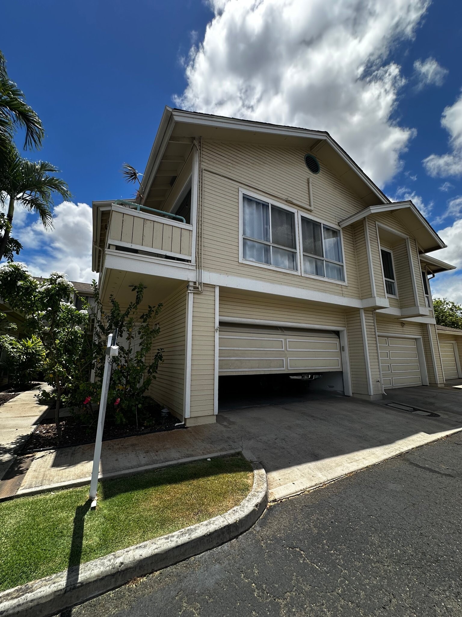 Building Photo - 91-1039-1039 Laaulu St