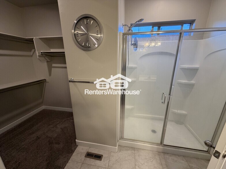 Building Photo - 7851 W Walk About Way