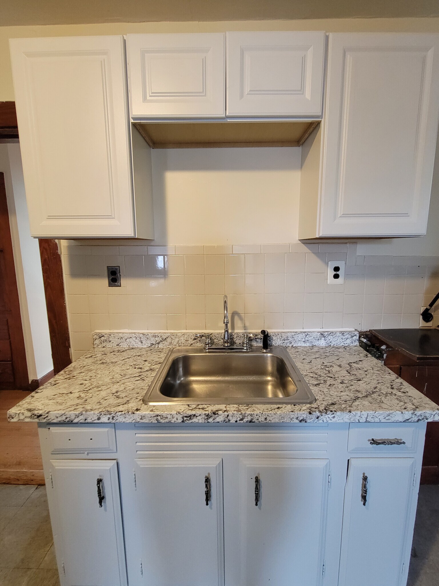 Building Photo - 52 Nixon St