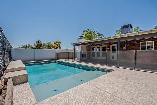 Building Photo - Three bedrooms and POOL in South Scottsdale!