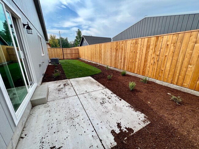 Building Photo - 2827 Orrin Dr