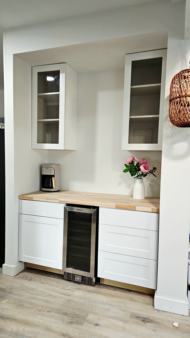 Building Photo - 84 Center Ave