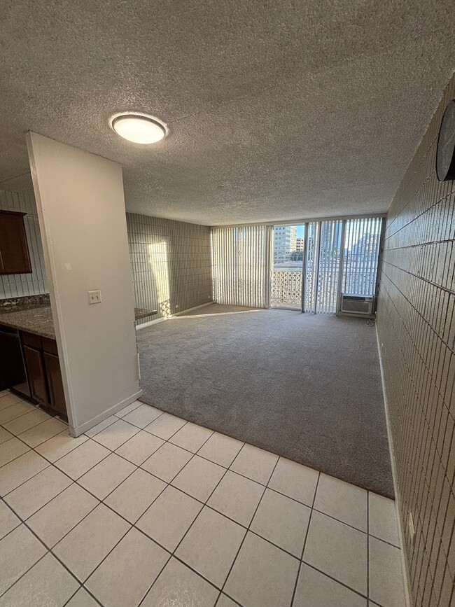 Building Photo - 1326 Ke’eaumoku St