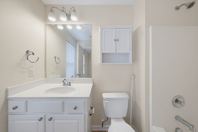 Building Photo - 106 Anterbury Dr