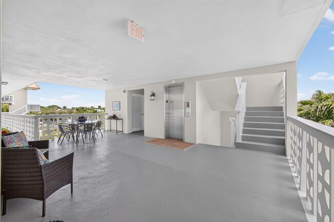 Building Photo - 52 Yacht Club Dr