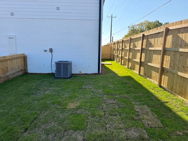 Building Photo - 117 Penny Ln