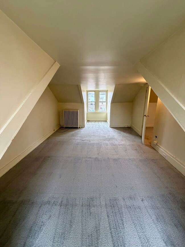 Building Photo - 230 Crystal St