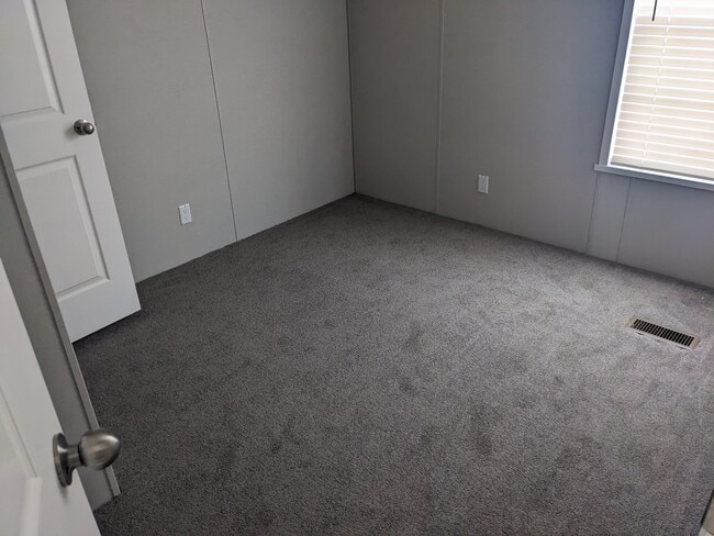 Building Photo - 300 Forrest Ave