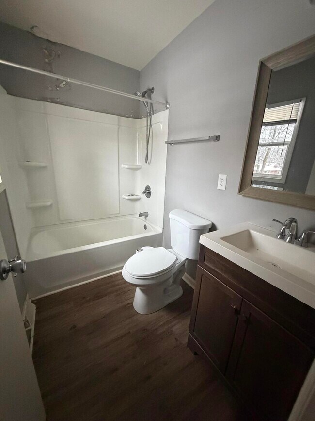 Building Photo - 2060 Alexandria Dr