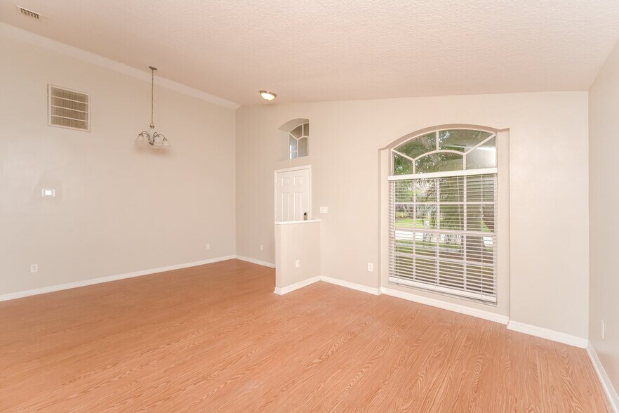 Building Photo - 30823 Birdhouse Dr