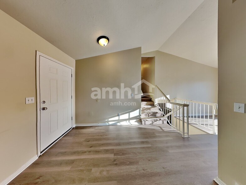Building Photo - 2964 S Fetzer Dr