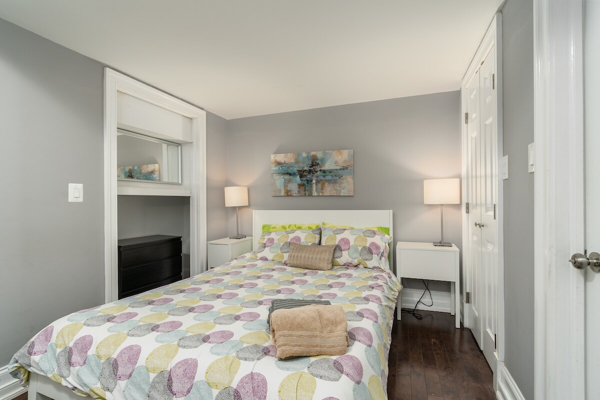 2 bedroom/2 bathroom, second bedroom - 403 P St NW