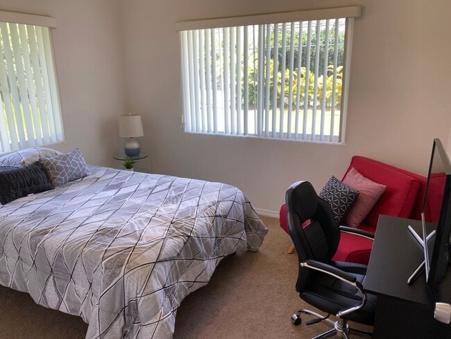 Building Photo - 3/2 Furnished & Pet Friendly-Hawaiian Paradise Park