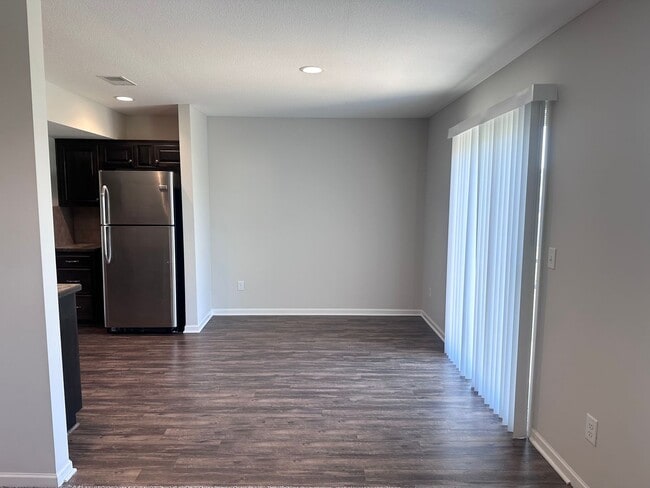 Building Photo - 3 Bed | 2.5 Bath | 2 Car Garage Townhome in Grain Valley w/ Special