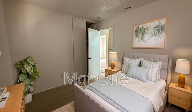 Building Photo - 14605 Perham Dr