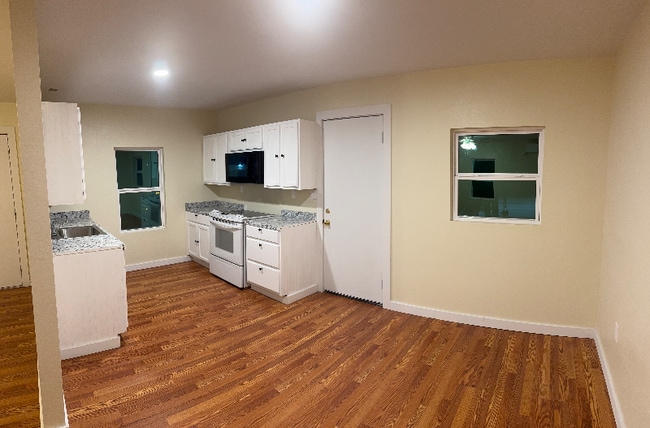 Building Photo - 503 N Pearl St