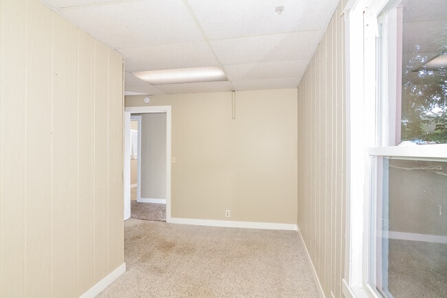 Building Photo - 454 Sherburne Ave