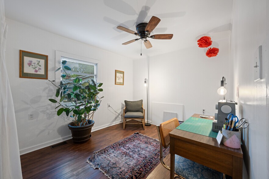 Building Photo - 2109B Sadler Ave