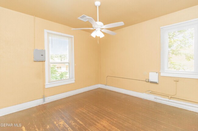 Building Photo - 1304 E Rio Grande Ave
