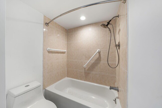 Building Photo - 200 Waterway Dr S