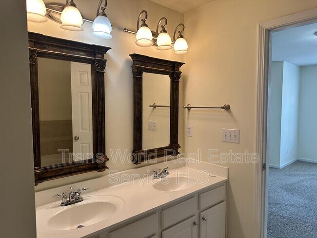 Building Photo - 9821 Alger Trce