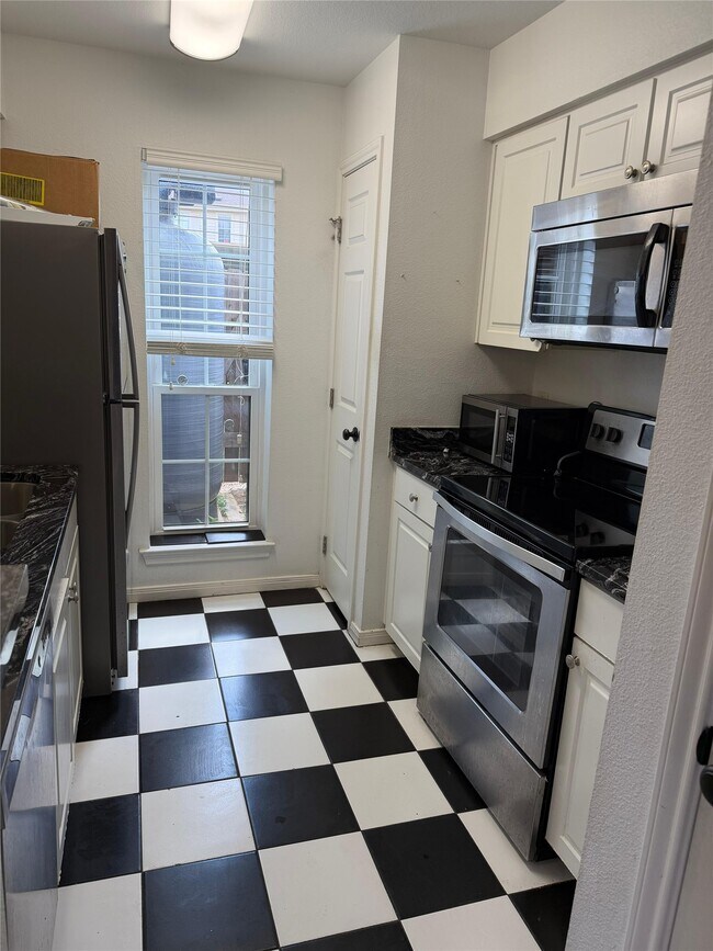 Building Photo - 3600 Jeanetta St